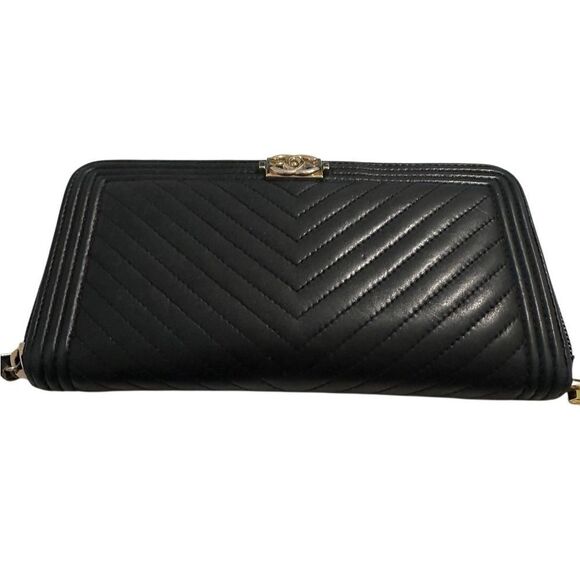 Chanel Black and Gold Quilted Clutch - Picture 3 of 12